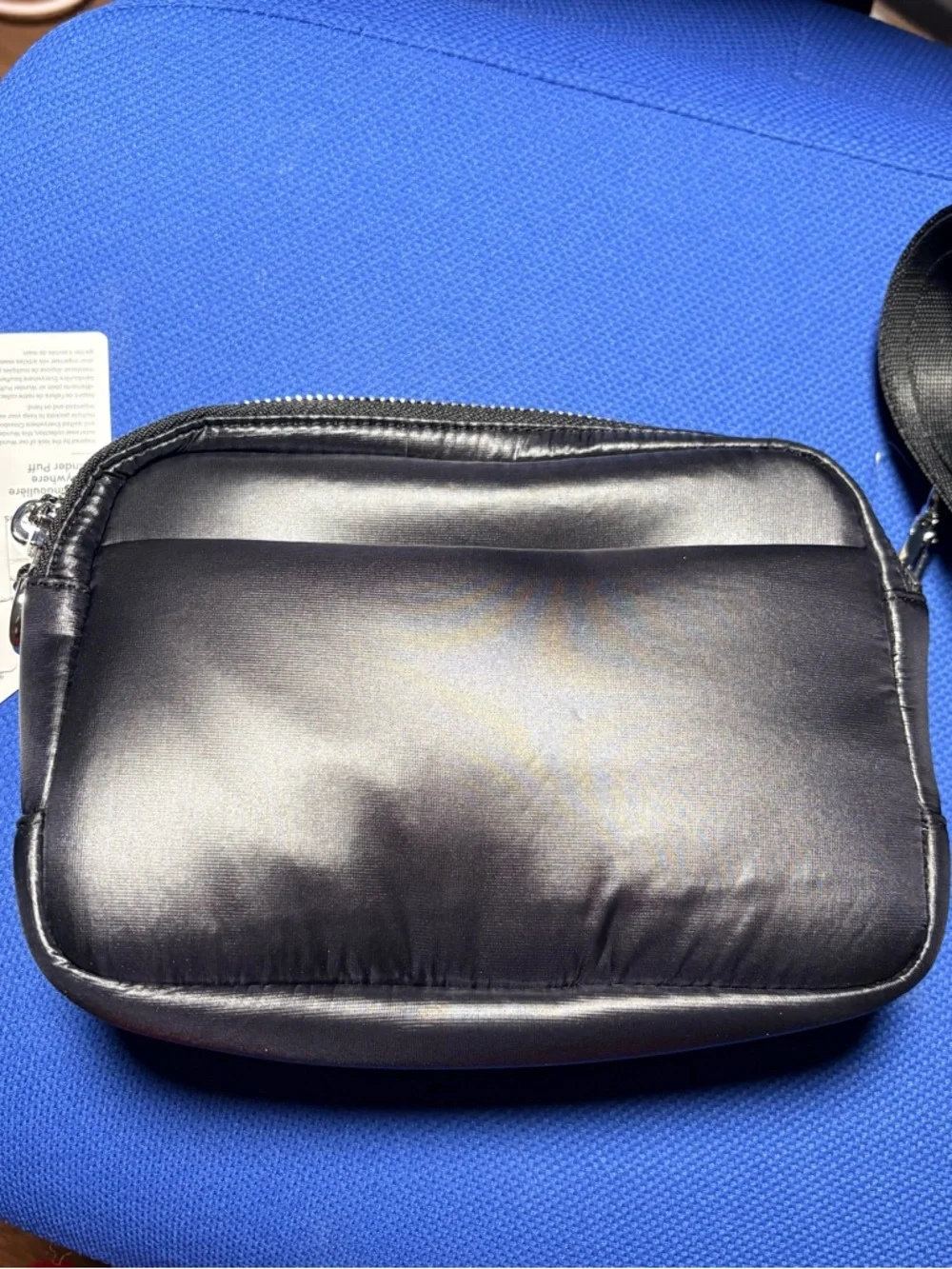 Lululemon Everywhere Crossbody Bag 2L Wunder Puff Black New With Tags. - Picture 2 of 9